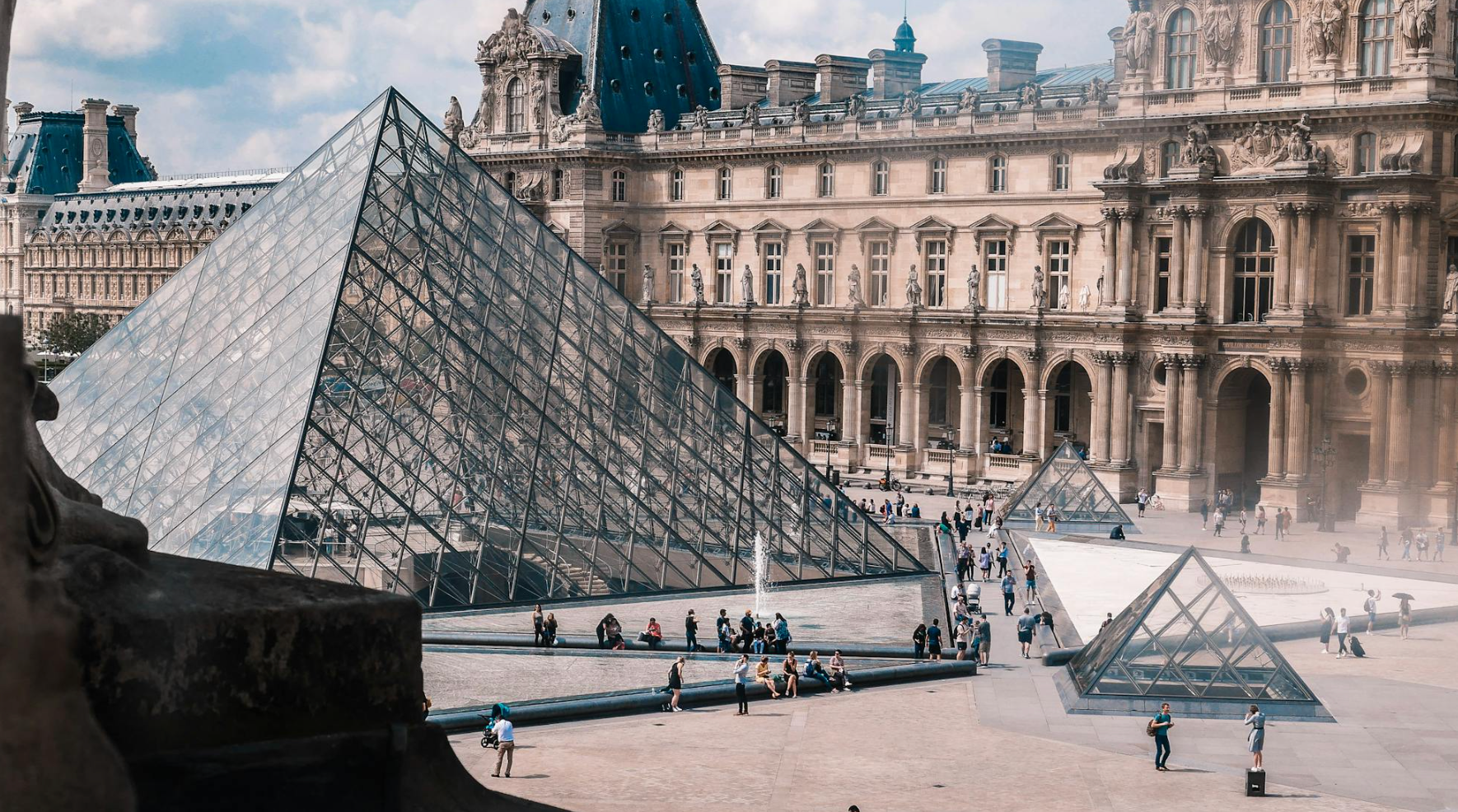 Which Locations in Paris Are Ideal for a Discreet Marriage Proposal?