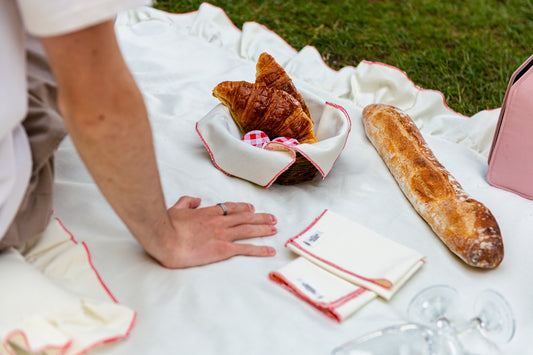 The Perfect Gourmet Picnic Basket: Essentials for an Opulent Experience