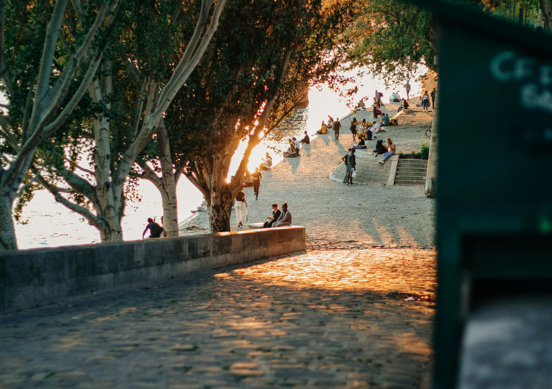 When is the ideal time of year to go picnicking in Paris?