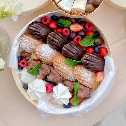 Madeleines & fruits rouges