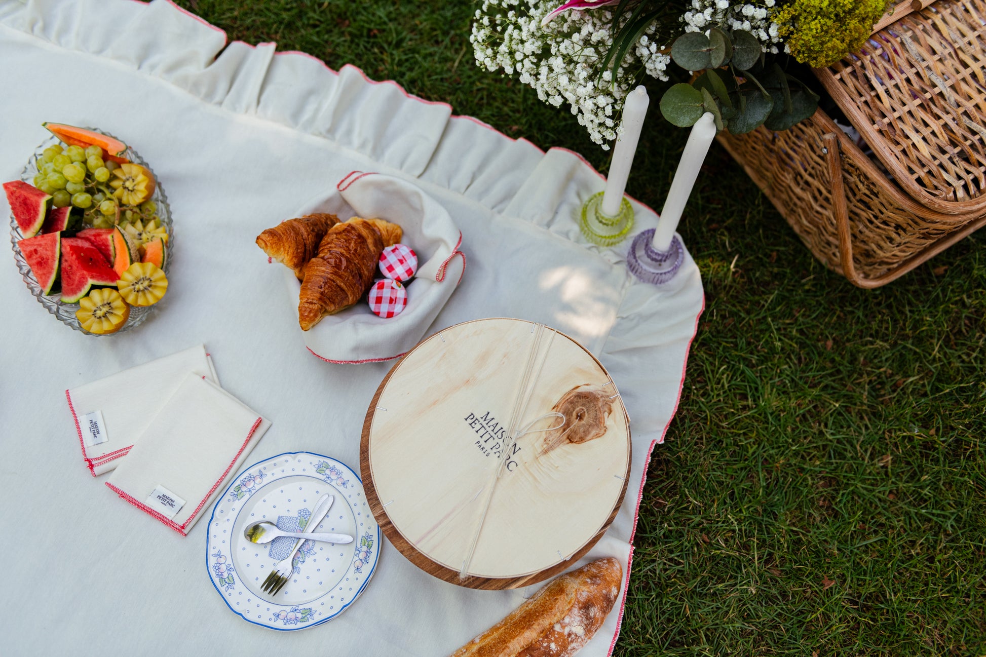 Picnic in Paris