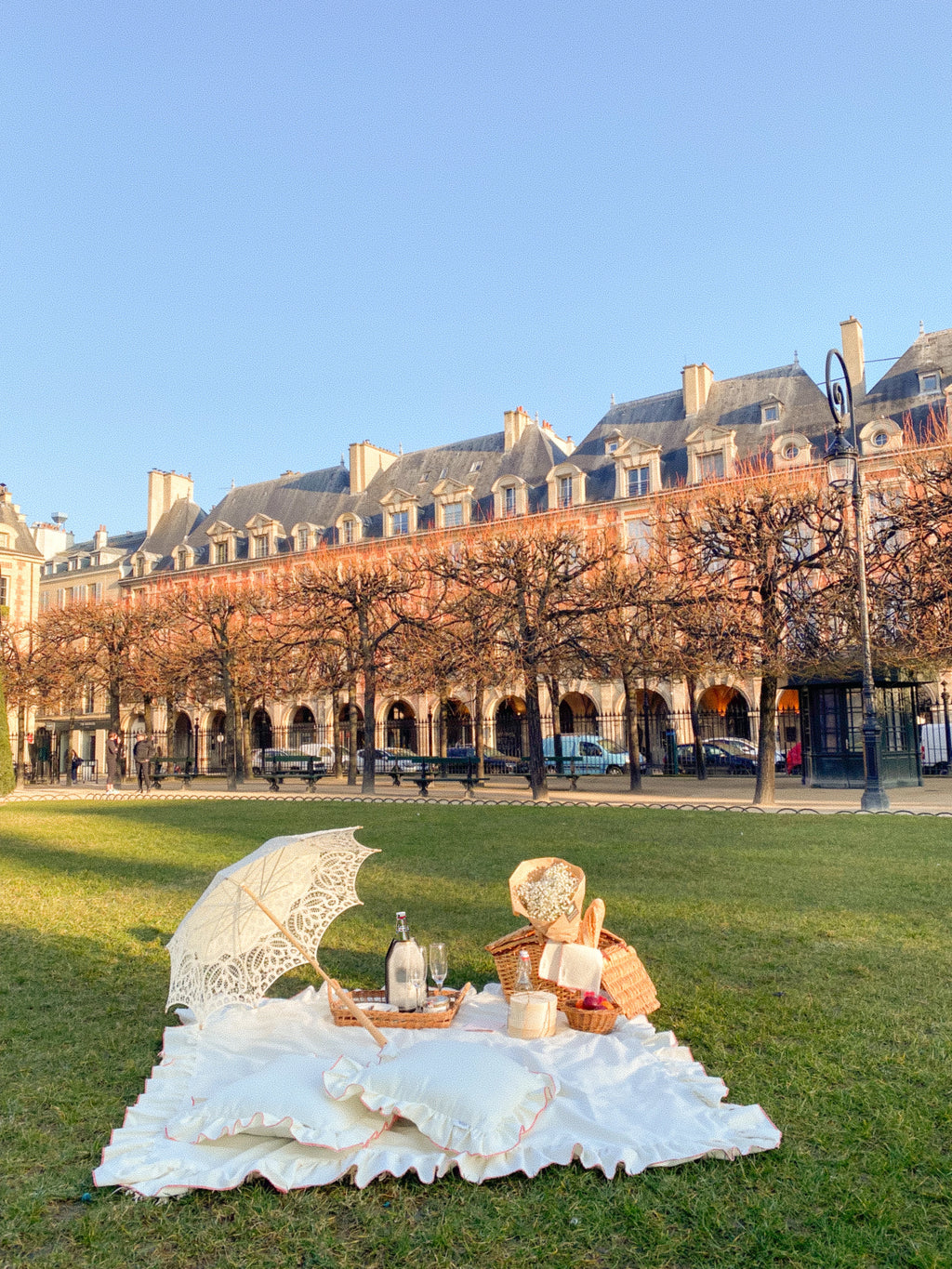 Picnic Paris Place des Vosges