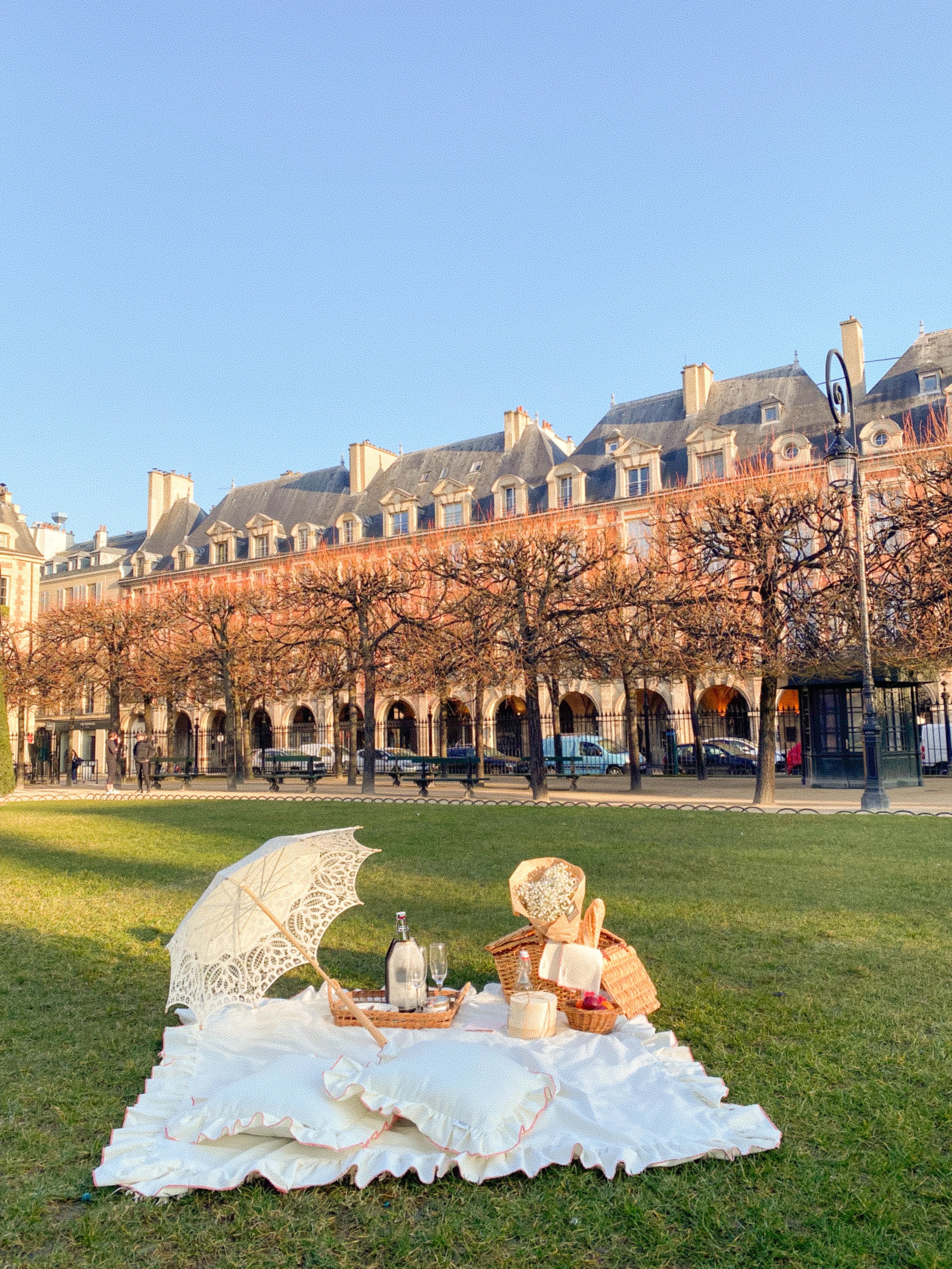 Picnic Paris Place des Vosges